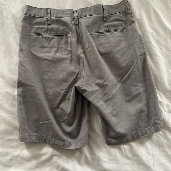 Grey flat front short for man size S waist 28 - Picture 2 of 2